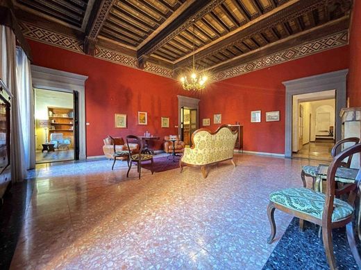 Apartment / Etagenwohnung in Siena, Provincia di Siena