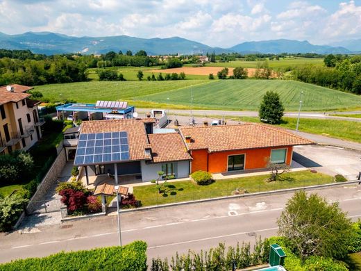 Villa in Bedizzole, Provincia di Brescia