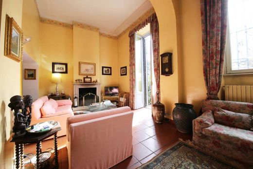 Apartment / Etagenwohnung in Appiano Gentile, Provincia di Como