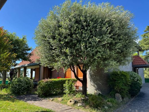 Villa in Castel San Pietro Terme, Bologna