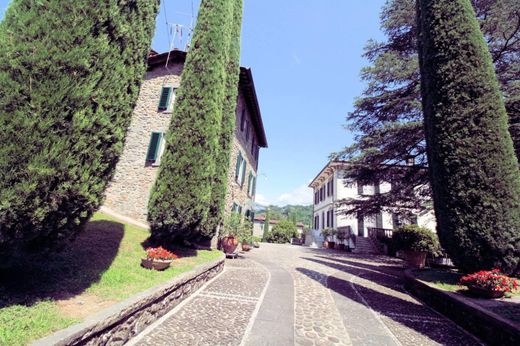 Villa Bagni di Lucca, Lucca ilçesinde