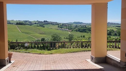 Country House in Castagnole delle Lanze, Provincia di Asti