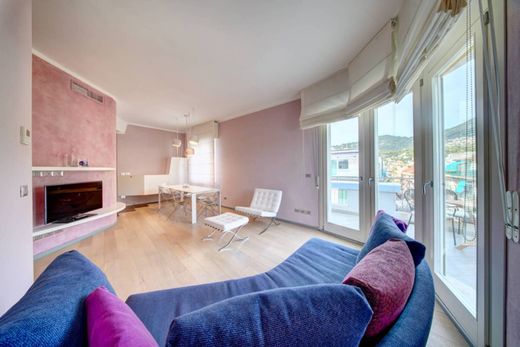 Penthouse Alassio, Savona ilçesinde