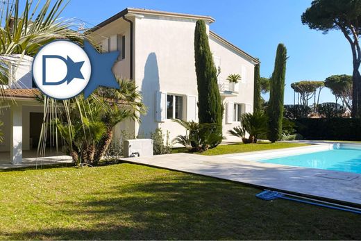 Villa Forte dei Marmi, Lucca ilçesinde