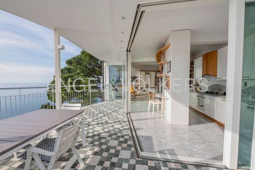 Penthouse Chiavari, Genova ilçesinde