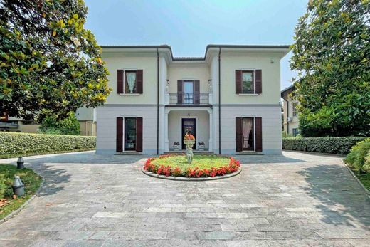 Βίλα σε Tradate, Provincia di Varese