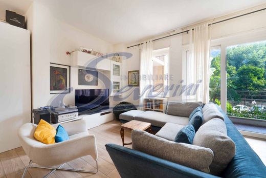 Apartment / Etagenwohnung in Como, Provincia di Como