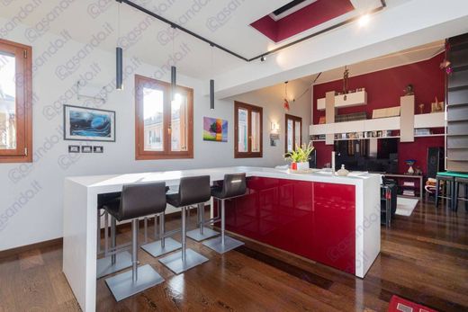 Appartamento a Milano, Lombardia