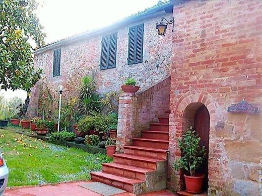 Country House in Asciano, Province of Siena