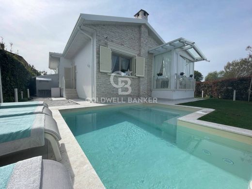 Villa in Pietrasanta, Provincia di Lucca