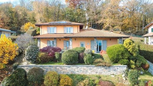 Villa à Colazza, Novare