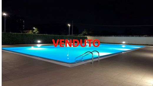 ‏בתים מדורגים ב  Bussolengo, Provincia di Verona