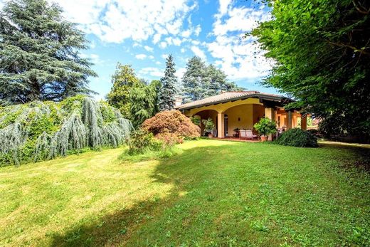 Villa in Cairate, Provincia di Varese