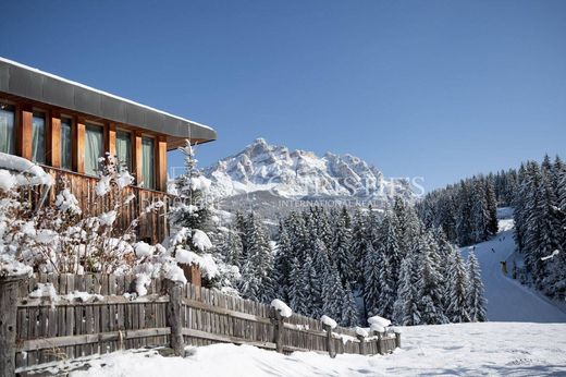 Villa in Abtei-Badia, Bolzano