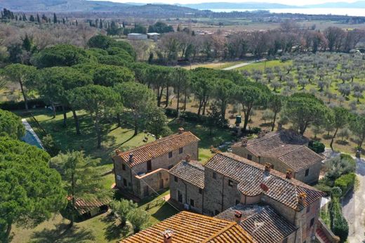 Tuoro sul Trasimeno, Provincia di Perugiaのヴィラ