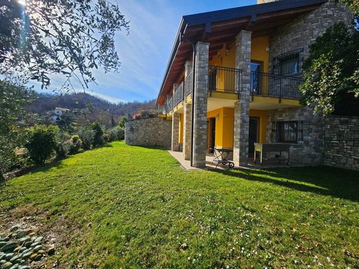 Villa in Palazzago, Provincia di Bergamo