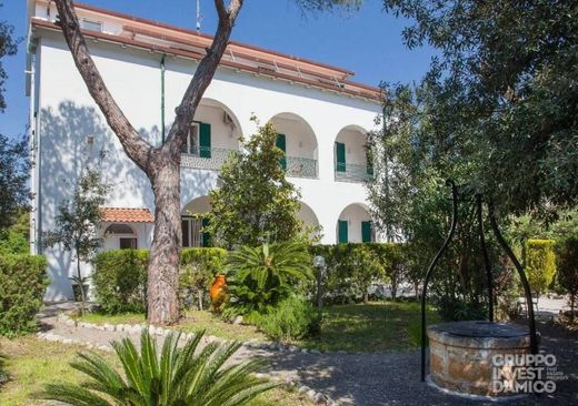 Villa Taranto, Taranto ilçesinde