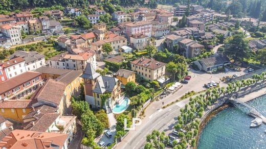 Βίλα σε Porto Valtravaglia, Provincia di Varese