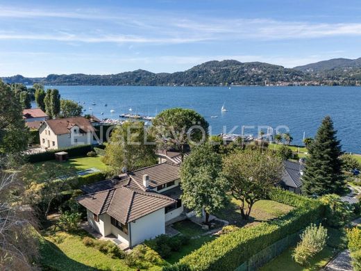 빌라 / Ranco, Provincia di Varese