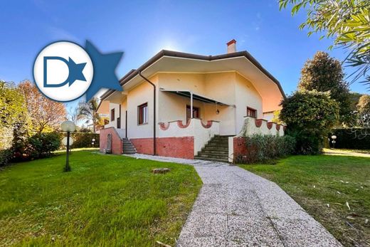 Villa a Forte dei Marmi, Lucca
