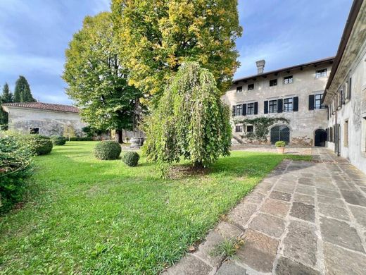 Köy evi Manzano, Udine ilçesinde
