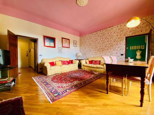 Apartment / Etagenwohnung in Lucca, Provincia di Lucca