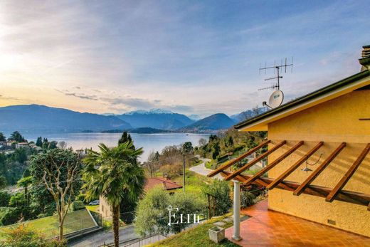 Villa in Laveno-Mombello, Provincia di Varese