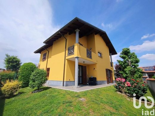 Villa in Parabiago, Milan