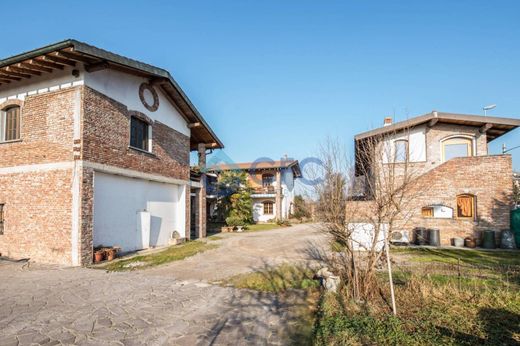 Country House in Parabiago, Milan