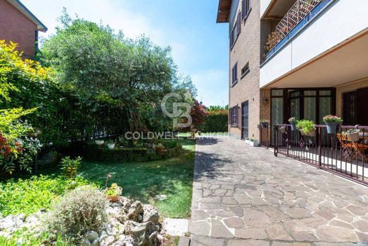 Διαμέρισμα σε Paderno Dugnano, Città metropolitana di Milano