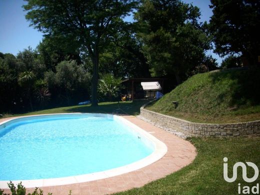 Villa in Osimo, Provincia di Ancona