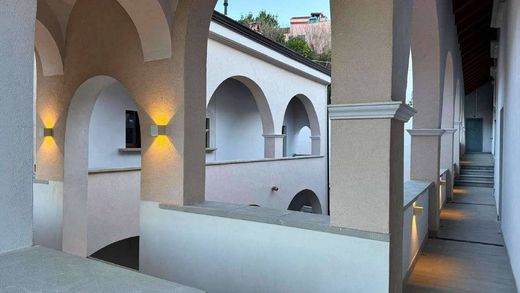 Edificio en Baronissi, Provincia di Salerno