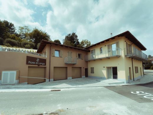 Komplex apartman Monforte d'Alba, Cuneo ilçesinde