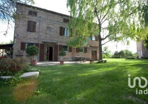 Villa a Treia, Macerata