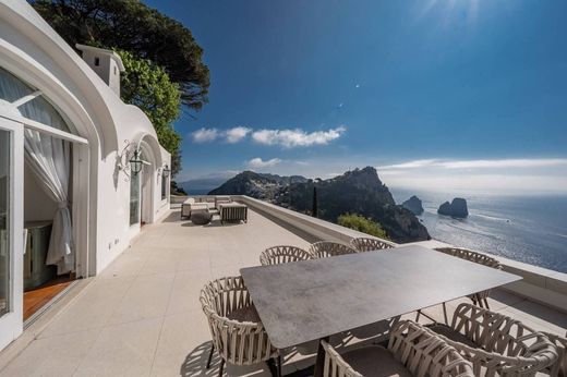 Villa a Capri, Napoli