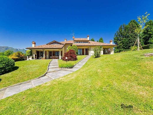 Villa in Ello, Provincia di Lecco