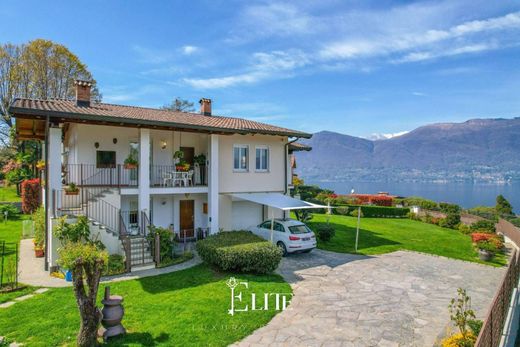 Villa in Porto Valtravaglia, Provincia di Varese