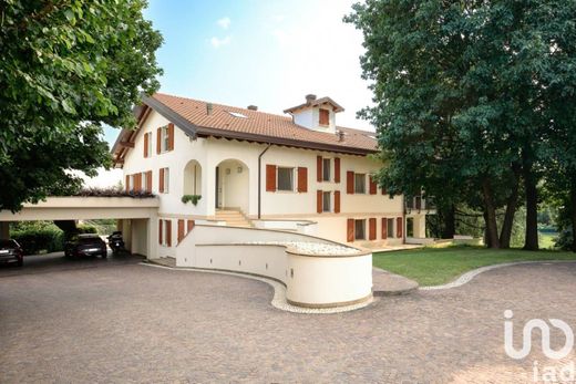 Villa a Monticello Brianza, Lecco