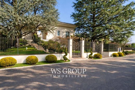 Villa Casatenovo, Lecco ilçesinde