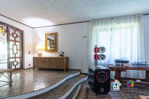 ‏וילה ב  Carugo, Provincia di Como