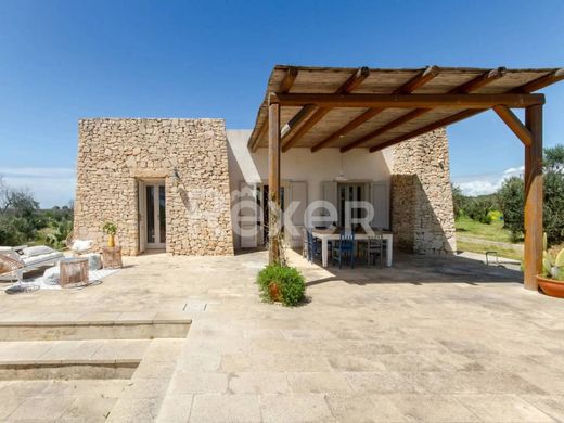 Вилла, Salve, Provincia di Lecce