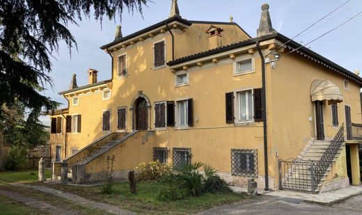 Sona, Provincia di Veronaのアパートメント・コンプレックス