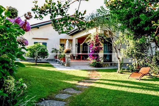 Вилла, Forte dei Marmi, Provincia di Lucca