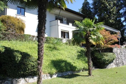 Villa Monticello Brianza, Lecco ilçesinde