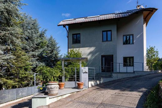 Βίλα σε Alba, Provincia di Cuneo