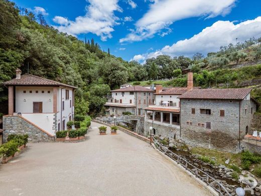 Country House in Loro Ciuffenna, Province of Arezzo