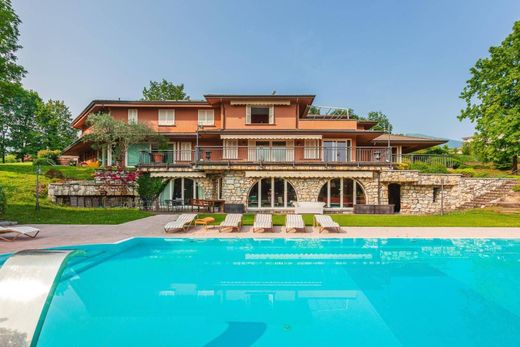 Villa in Longone al Segrino, Provincia di Como