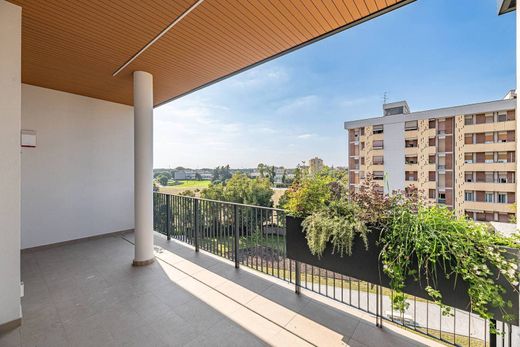 Apartment / Etagenwohnung in Monza, Provincia di Monza e della Brianza