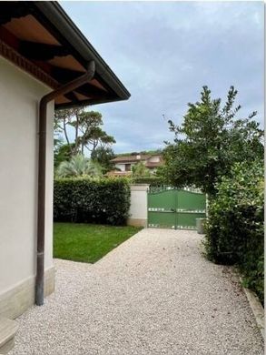 Villa a Forte dei Marmi, Lucca