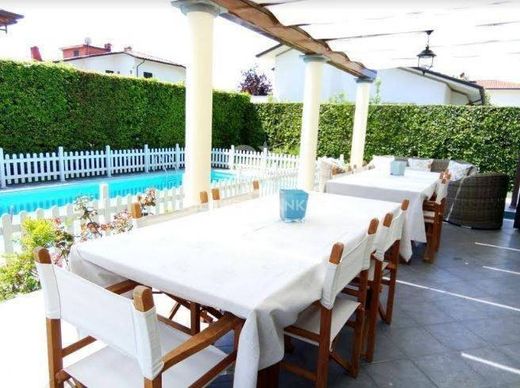 别墅  Forte dei Marmi, 卢卡省